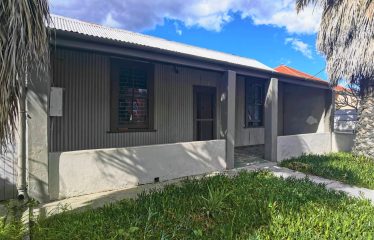 5 Bedroom House with 2 Bedroom Flatlet for Sale in Glenlily