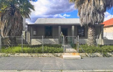 5 Bedroom House with 2 Bedroom Flatlet for Sale in Glenlily