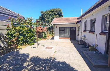 3 Bedroom 2 Bathroom House with 2 Bedroom Flatlet for Sale in Townsend Estate