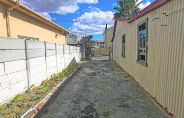 5 Bedroom House with 2 Bedroom Flatlet for Sale in Glenlily