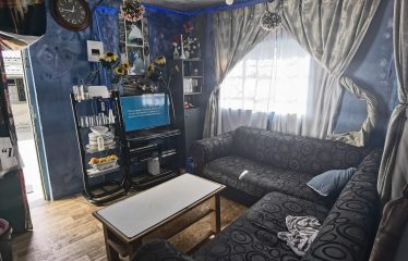 5 Bedroom House with 2 Bedroom Flatlet for Sale in Glenlily