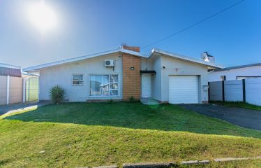 Spacious 8 Bedroom Dual living House for Sale in Goodwood