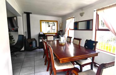 3 Bedroom 2 Bathroom Townhouse for Sale in Glenwood, Goodwood