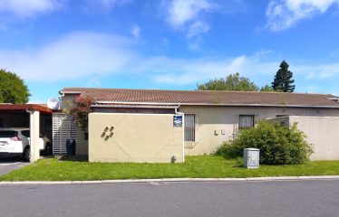 3 Bedroom 2 Bathroom Townhouse for Sale in Glenwood, Goodwood