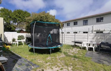 3 Bedroom 2 Bathroom Townhouse for Sale in Glenwood, Goodwood