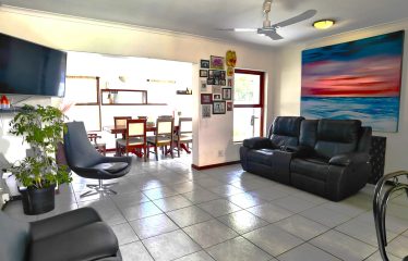 3 Bedroom 2 Bathroom Townhouse for Sale in Glenwood, Goodwood