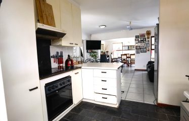 3 Bedroom 2 Bathroom Townhouse for Sale in Glenwood, Goodwood